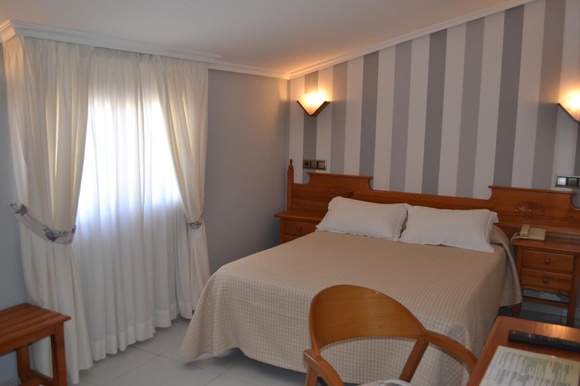 Hotel Piramide Portonovo Cameră foto