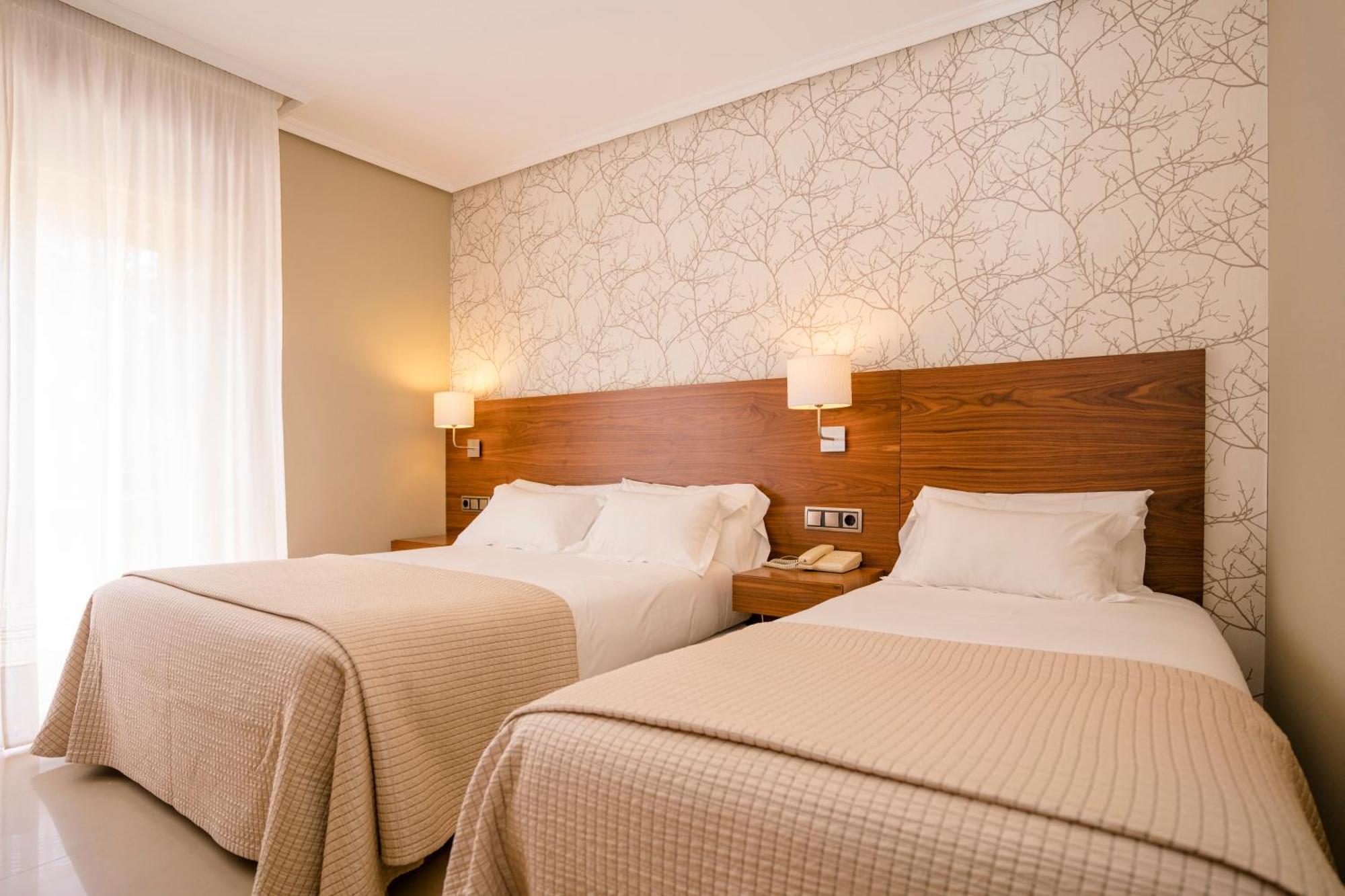 Hotel Piramide Portonovo Cameră foto